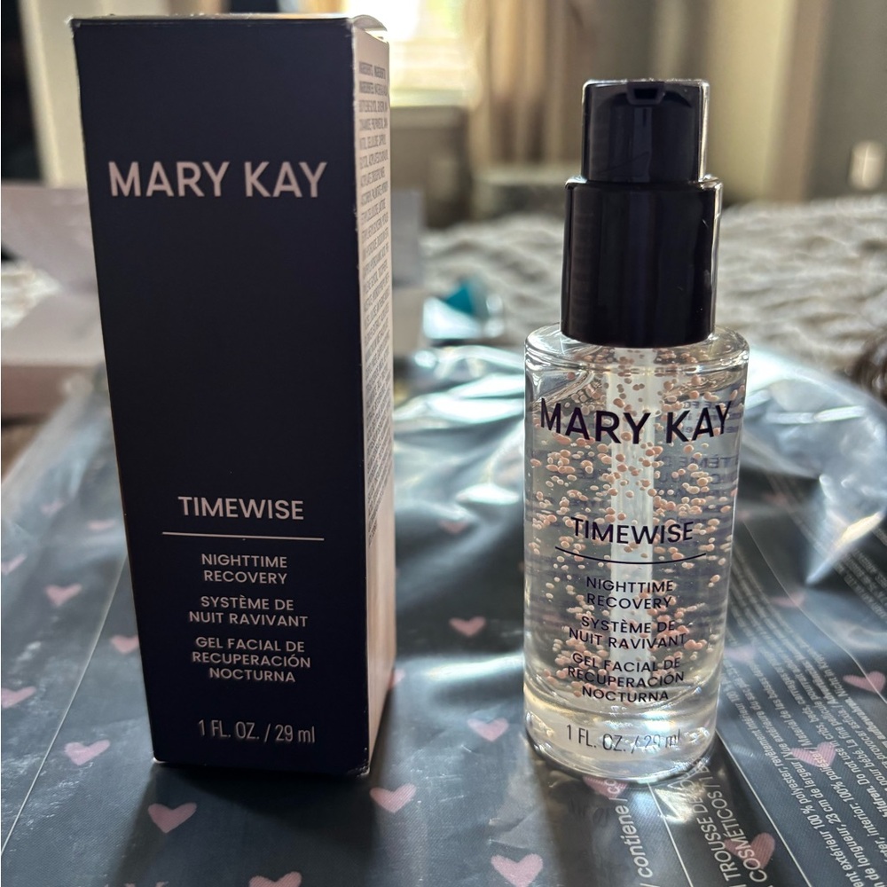 Mary Kay Timewise Nighttime Recovery Gel with Black Pump